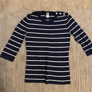 Women’s Gap sweater